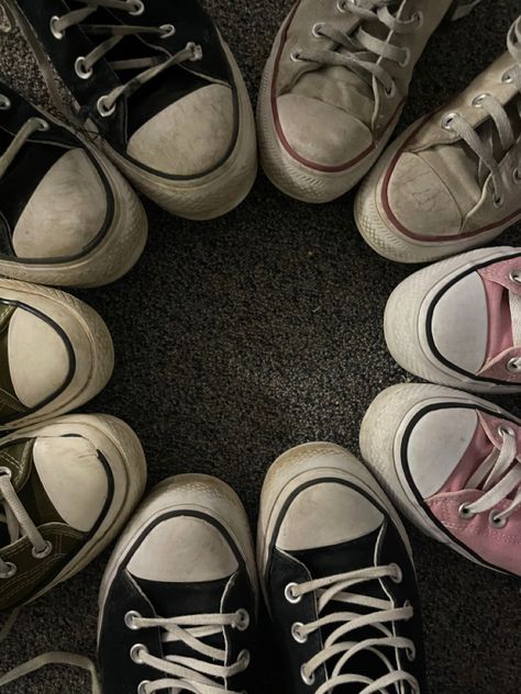 Converse circle Shoes In A Circle Picture, Converse Background, Converse Aesthetic Wallpaper, Converse Poster, Dark Red Converse, Converse Wallpaper, Converse Photography, Tiktok Pictures, Knee High Converse