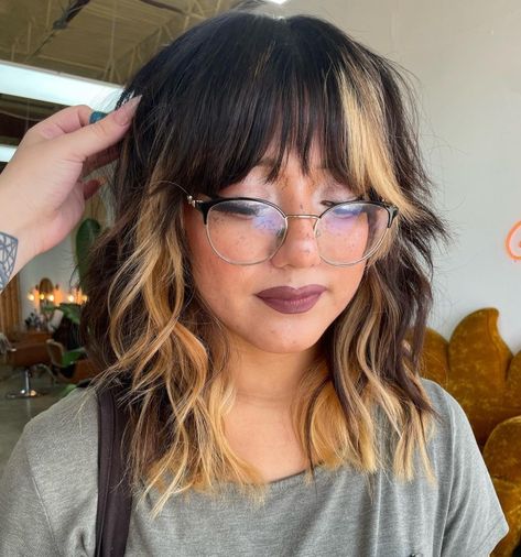 Stunning Black-and-Blonde Shag Balayage Shag Hair Bangs, Shag Haircut For Short Hair, Shag Balayage Brunette, Color Block Hair Ideas Bangs, Color Blocking Hair Blonde, Fringe Shag Hair, Long Bangs Shag, Short Hair Styles Color Ideas, Hair Color Ideas For Fall Shoulder Length