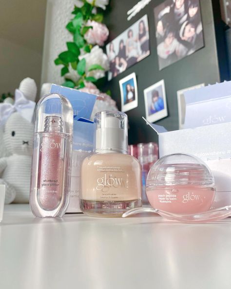 Korean Makeup Products Aesthetic, It Girl Products, It Girl Makeup, Korean Makeup Brands, Aesthetic Cosmetics, Makeup Packaging, Glow Makeup, Makeup Package, Believe In Love