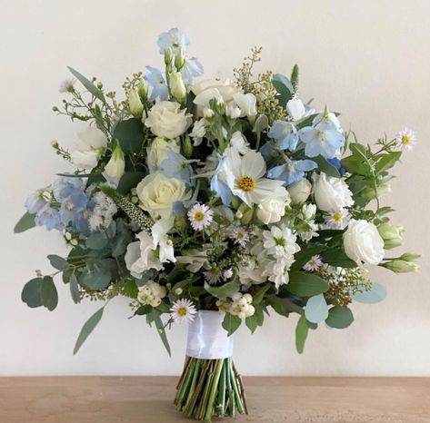 Bouquet White And Blue, Blue And White Bridal Bouquet, Delphinium Bouquet, Blue Flower Arrangements, Blue Flowers Bouquet, Bridal Bouquet Summer, Blue White Weddings, Blue Wedding Bouquet, Romantic Bouquet