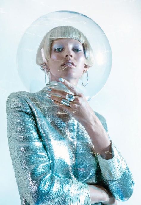 Devon Windsor Gets Futuristic in Metallics for Numero Russia Green Fashion Editorial, Futuristic Fashion Editorial, Cropped Bob, Russia Model, Beach Fashion Editorial, Futurism Fashion, Fashion Editorial Makeup, Fashion Editorial Layout, Editorial Vogue