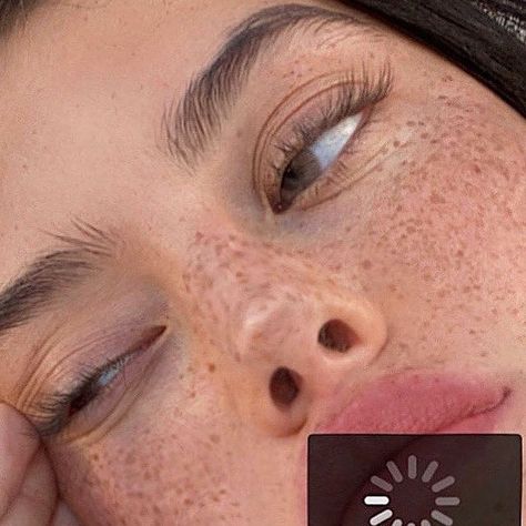 Freckles Across Nose, Pretty Lips Aesthetic, I Phone 7 Wallpaper, Summertime Blues, Bekväma Outfits, Perfect Face, Nose Shapes, Maquillaje Natural, Natural Makeup Looks