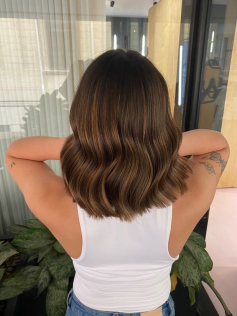 Chopped Brunette Hair, Level 3 Brown Hair Balayage, Short Hairstyle Balayage Brown, Brunette Balayage Subtle, French Balayage Short Hair, Short Hair Subtle Balayage, Short Hair Inspiration Oval Face, Brunette Hair Short Highlights, Hair Color For Short Hair Morena