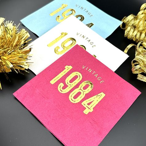 Champagne 40th Birthday Party, 40th Birthday Table Decor, Chic 40th Birthday Party, 40th Birthday Decorations Women, Surprise 40th Birthday For Women, Classy 40th Birthday Party For Women, 40th Birthday Pool Party, Silver 40th Birthday Party, 40th Birthday Decoration Ideas For Women