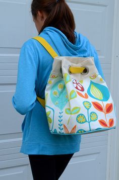 Mochila Crochet, Ikat Bag, Bucket Backpack, Shirt Tutorial, Sewing Bags, Trendy Sewing, Backpack Pattern, Sewing Tutorials Free, Sewing Purses