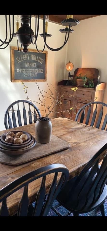 How To Decorate Primitive Style, Old Country Home Decor, Simple Country Decorating Ideas, Midwest Home Decor, Primitive Decorating Country Rustic Farmhouse, Primitive Decorating Country Kitchens, Asheville Aesthetic, Primative Decor Country, Primitive Dining Room Ideas