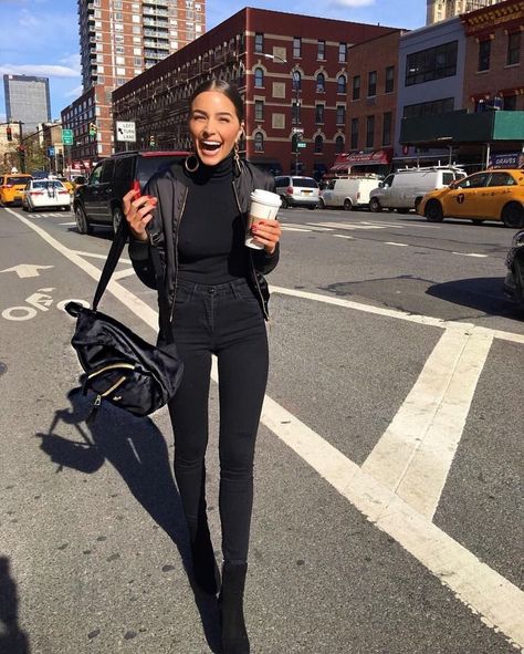 Black mini backpack | Marc by Marc jacobs Backpack | black outfit | New York outfit Olivia Culpo Style, Denim Culottes, Chique Outfits, Olivia Culpo, Stil Inspiration, Looks Street Style, Looks Black, Modieuze Outfits, All Black Outfit