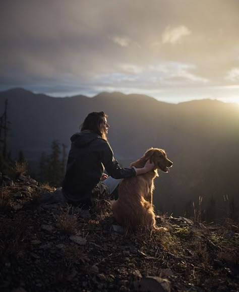 Adventure With Dog, Hiking With Dog, Woman And Horse, Pets Aesthetic, Dog Hiking, Walking Dog, Photos With Dog, Hiking Photography, Hiking Pictures