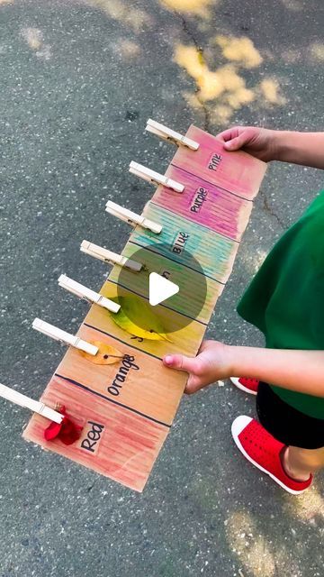 Save this activity idea for the next time you go on a walk with your kids! This DIY nature color hunt is simple to make and kids love it.... | Instagram Simple Outdoor Games For Kids, I Preschool Activities, Park Games For Kids, Scavenger Hunt Ideas For Kids Outdoor, Outdoor Party Games Kids, Outdoor Nature Activities For Kids, Kids Games Outdoor, Outdoor Activities For Preschoolers, Fun Outdoor Games For Kids