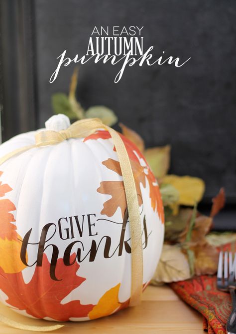 DIY Decoupage Autumn Craft Pumpkin | Damask Love Pumpkin Decorating Diy, Decoupage Pumpkins, Muffins Easy, Thanksgiving Decorations Diy, Pretty Pumpkins, Pumpkin Thanksgiving, Diy Thanksgiving, Autumn Crafts, Fall Crafts Diy