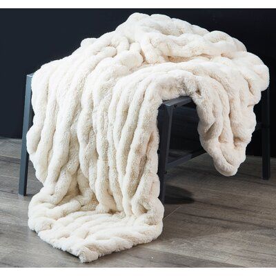 White Faux Fur Throw, Bubble Blanket, Blankets For Winter, Faux Fur Throw Blanket, Fluffy Blankets, White Throws, Faux Fur Blanket, Fur Throw Blanket, Knit Throw Blanket