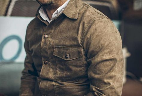 With this list, you will learn the 10 coats EVERY man should own for Autumn and I guarantee you will look better than any other man. Mens Jackets Fall, Mens Fashion Rugged, Hipster Mens Fashion, Canvas Jacket, Rugged Style, Wax Jackets, Mens Fall, Waxed Canvas, Gentleman Style