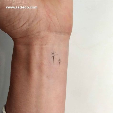 Dainty Hand Tattoo, Herz Tattoo Klein, North Star Tattoos, Star Tattoo Meaning, Small Star Tattoos, Ankle Tattoos For Women, Ankle Tattoo Small, Star Tattoo Designs, Petite Tattoos