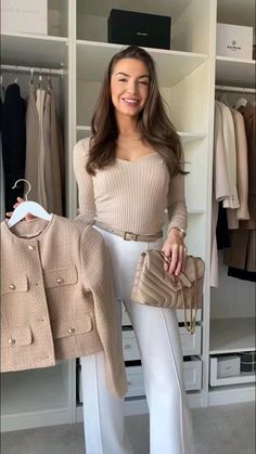 Outfits Expensive, Fall Outfits Beige, Work Outfits Chic, Fall Outfits Elegant, Elegant Outfit Casual, Chic Smart Casual, Elegant Fall Outfits, Color Palette Outfit, Color Palette Fall