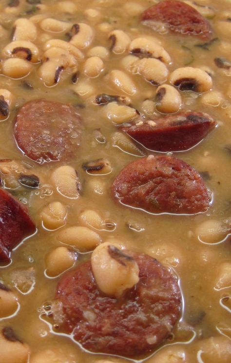 Emeril Lagasse’s Smoked Sausage and Black-Eyed Peas is the best black-eyed peas recipe I've ever tried! Add to your New Years recipes board! Black Eyed Peas Recipe, Peas Recipe, Side Items, Emeril Lagasse, Pea Recipes, Master Chef, Smoked Sausage, Idee Pasto Sano, Black Eyed