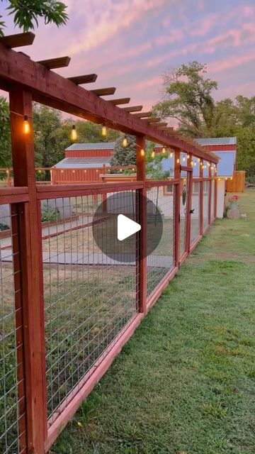 Cattle Panel Fencing, Outdoor Garden Fence Ideas, Vege Garden Fence Ideas, Yard Enclosure Ideas, Fenced Backyard Garden, Cattle Guard Fence, Garden Fence Cattle Panel, Big Yard Fence Ideas, Acre Fence Ideas