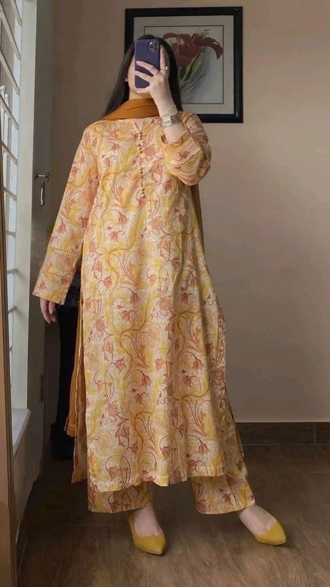 Simple Dress Casual, Desi Fashion Casual, Casual Indian Fashion, Pakistani Dresses Casual, Pakistani Fancy Dresses, Salwar Kamiz, Dress Design Patterns, Simple Pakistani Dresses, Designer Dresses Casual