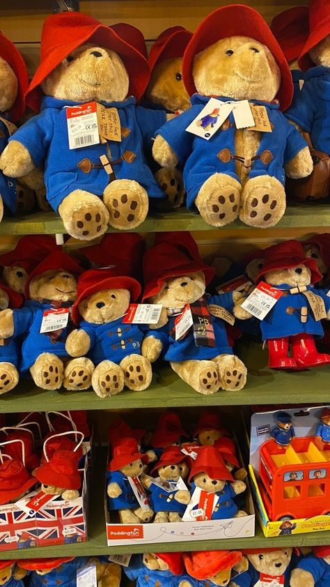 Paddington Bear Aesthetic, Anglophile Aesthetic, Paddington Aesthetic, London Winter Aesthetic, English Vibes, British Core, London Core, Oso Paddington, London Paddington