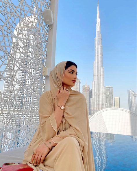 Arab Fashion Modern, Aesthetic Outfits Modest, Dubai Abaya Fashion, Hijabi Fashion Summer, Dubai Photoshoot, Dubai Outfit, Abaya Fashion Dubai, Dubai Outfits, Happy To Be Here