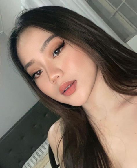 Aliana Dolina, West Girl, Makeup Ala Korea, Makeup Asia, Friend Wallpaper, Asian Makeup Looks, Ideas De Maquillaje Natural, Grp Port, Soft Makeup Looks