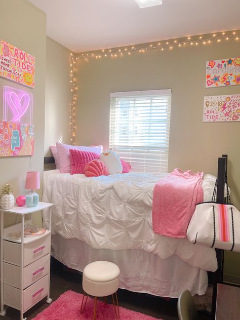 Dorm Futon Ideas, Dorm Room Ideas Cute, Pink Coastal Dorm Room, Simple Pink Dorm Room Ideas, Aesthetic College Dorms, Dorm Inspo Cozy Pink, White Dorm Room With Pops Of Color, Dorm Room 2024, 2024 Room Ideas