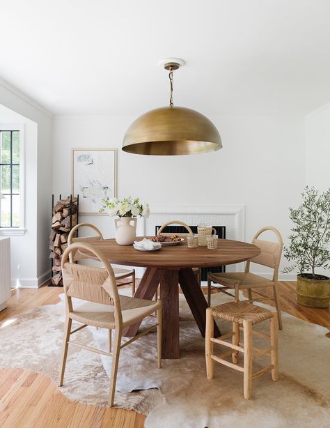 How To Choose Art: 8 Tips From Interior Design Experts | Havenly Blog | Havenly Interior Design Blog Dining Room Layout, Ikea Kitchen Cabinets, Dining Room Wall Decor, Hanging Light Fixtures, Carriage House, Dining Room Walls, Room Layout, Dining Room Design, Room Wall Decor