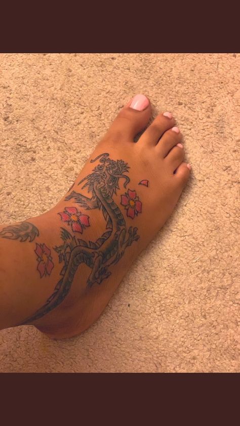 Feet Tats For Women, Snake Foot Tattoos For Women, Feet Tattoos Black Women, Foot Tattoos Black Women, Baddie Foot Tattoos, Feet Tatoos Woman, Cute Foot Tattoos For Women, Unique Foot Tattoos For Women, Cute Leg Tattoos Women