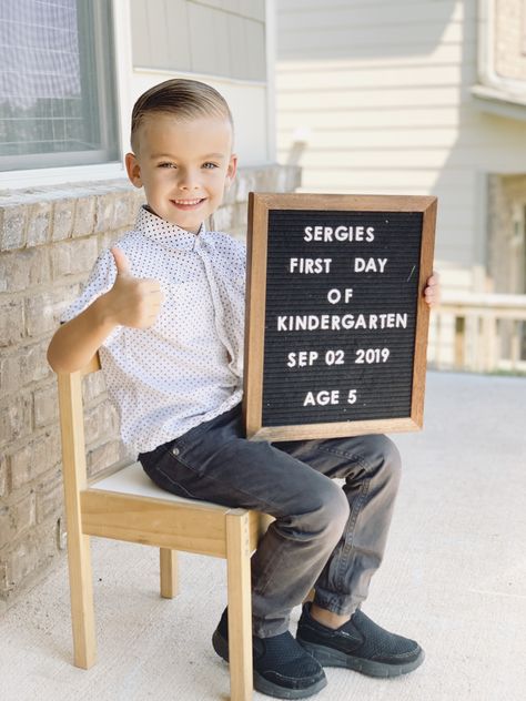 Letter board ideas First Day Of Kindergarten Letter Board, First Day Letter Board, First Day Of School Letter Board, First Day Of Kindergarten Outfit Boy, Toddler School Outfits, Monthly Baby Photos Boy, 1st Day Of School Pictures, Preschool Quotes, Kindergarten Photos