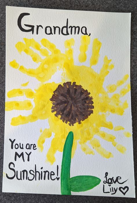 Mom You Are My Sunshine Craft, Mother’s Day Crafts For Toddlers For Grandmas, Mother’s Day Toddler Canvas, Sunflower Infant Art, Sunshine Art Preschool, Mother’s Day Canvas Painting Ideas For Grandma, Happy Birthday Infant Art, Sunshine Handprint Art, Sunflower Handprint Art