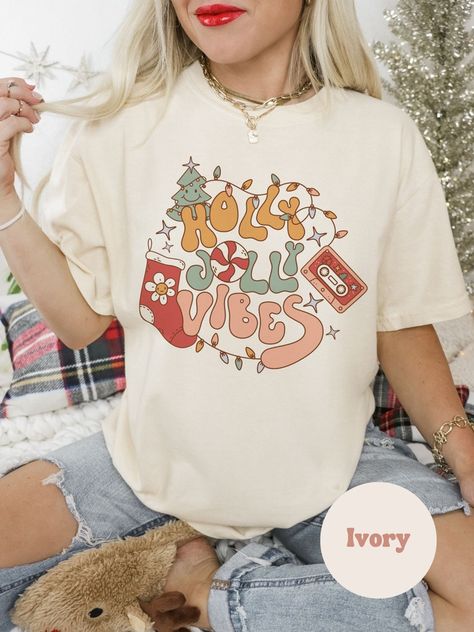 Outfit Ideas Shirt, Shirt Outfit Ideas, Shirt Design Ideas, Holiday Graphic Tees, Christmas Holiday Party, Design Moodboard, Christmas Clothes, Christmas Tshirt, Christmas Outfits