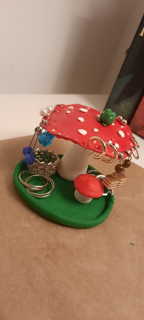 Mushroom Clay Jewellery Holder, Earring Holder Clay, Mushrooms Clay, Mushroom Earring Holder, Mushroom Earring, Homeschool Art Projects, Jewerly Holders, Pasta Das, Clay Mushroom