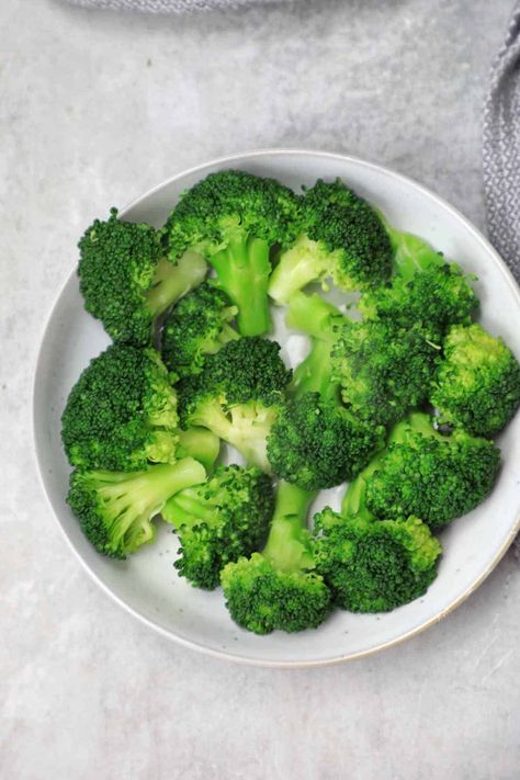 Boiled Broccoli Recipe (How to Boil Broccoli) - Recipe Vibes Broccoli Recipes Boiled, How To Boil Broccoli, Boiled Broccoli Recipes, Broccoli Picture, Broccoli Aesthetic, Boiled Vegetables Recipe, Boiled Carrots Recipe, Broccoli Boiled, Pasta Salad Broccoli