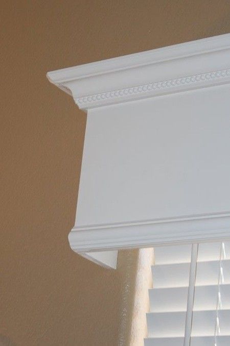 Great way to quickly and cheaply make a huge upgrade that looks great by making wooden window valance. Awesome step by step instructions! Wooden Window Valance, Diy Window Valance, Wood Valance, Window Cornices, Real Estat, Diy Casa, Valance Window Treatments, Diy Window, Window Valance