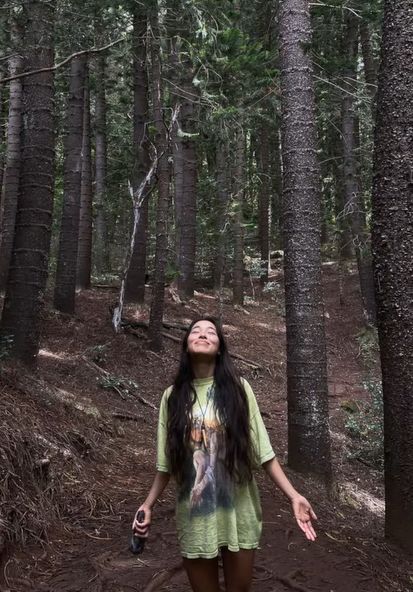 Cata Core, Wild Woman Aesthetic, Hitomi Mochizuki Outfits, Roadtrip Outfits, Hitomi Mochizuki, Hippie Lifestyle, Oversize Tee, Adventure Aesthetic, Goddess Energy