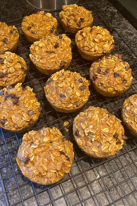 Weight Watchers Pumpkin Chocolate Chip Oatmeal Muffins Ww Oatmeal Pumpkin Muffins, Ww Pumpkin Chocolate Chip Muffins, Ww Pumpkin Oatmeal, Ww Breakfast Muffins, Ww Oatmeal Muffins, Weight Watchers Oatmeal Muffins, Weight Watchers Fall Desserts, Weight Watchers Breakfast Muffins, Ww Baked Oatmeal Recipes