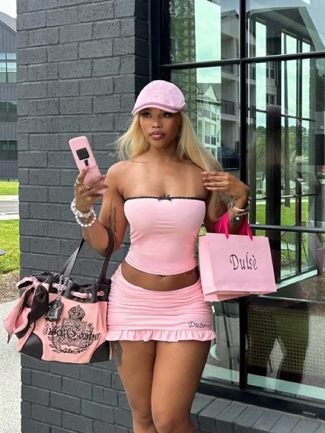 Pink Outfits Black Women, Iamgia Outfits, Feminine Black Women, Trashy Mcbling, Y2k Trashy, Clothing Coquette, Corset Outfit, Pretty Pink Princess, Pink Pilates