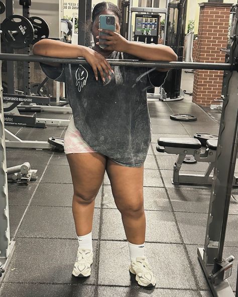 She's a gym girlie…😜 #2024goals #healthyandthick Workouts Plus Size, Working Out Plus Size, Plus Size Workout Aesthetic, Plus Size Vision Board, Midsize Gym Girlies, Plus Size Gym Aesthetic Girl, Curvy Gym Aesthetic, Getting Fit Aesthetic, Plus Size Fitness Aesthetic