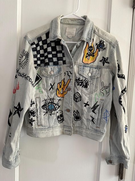 Women's hand painted cropped denim jacket size xs  American Eagle brand Washable but would limit the amount of times because of fading Pants Painting, Jacket Painting, Hand Painted Denim, Hand Painted Denim Jacket, Denim Jacket Patches, Painted Denim Jacket, Eagle Brand, Grey Goose, White Denim Jacket