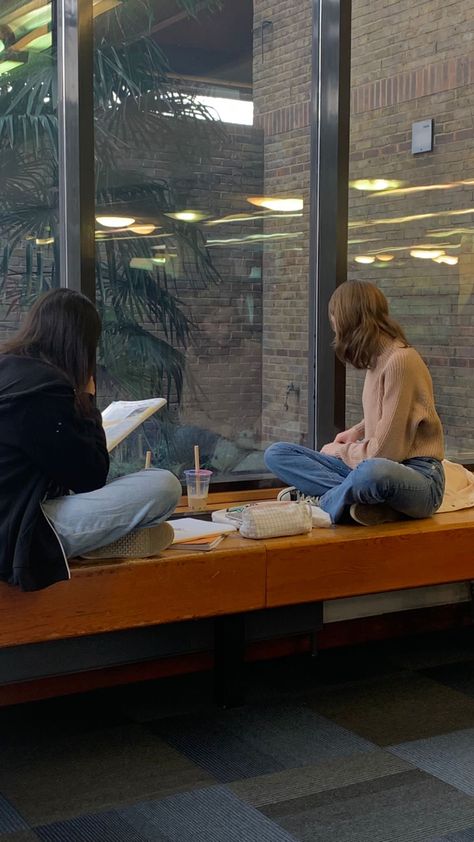 Best Friend College Aesthetic, Study Date Outfit Aesthetic, Work Besties Aesthetic, Best Friends Studying Together, Study Dates With Friends, Study Partner Aesthetic, Uni Flat Aesthetic, Study Friends Aesthetic, Study Dates Aesthetic