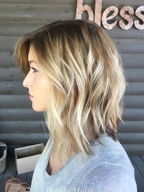 How to Rock the New “Cool Mom” Hair Trend - Her Style Code #hairstylist #hairstyles #haircolor Trendy We Fryzurach, Long Bob Haircuts, Lob Haircut, Hair Styles 2017, Long Bob Hairstyles, Hair Color And Cut, Short Hairstyle, Hair Envy, Shoulder Length Hair