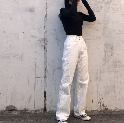 - New Account - White Pants Outfit Aesthetic, White Jeans Outfit Aesthetic, White Pants Outfit Winter, White Jeans Outfit Winter, White Pants Winter, Baggy Pants Outfit, White Cargo Pants, White Pants Outfit, Outfits Con Jeans