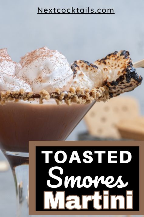 Looking for a fun and unique cocktail recipe that's perfect for a cozy night in? Our Toasted S'mores Martini Recipe is just what you need! Made with a combination of rich decadent ingredients, this cocktail is like a grown-up version of everyone's favorite campfire treat. Get the recipe now and start sipping on your own Toasted S'mores Martinis - it's the perfect way to indulge your sweet tooth! S’mores Cocktail Recipe, S’mores Martini Recipe, Smores Martini Recipe, Smores Cocktail, Smores Martini, Warm Winter Cocktails, Marshmallow Smores, Warm Cocktails, Unique Cocktail Recipes