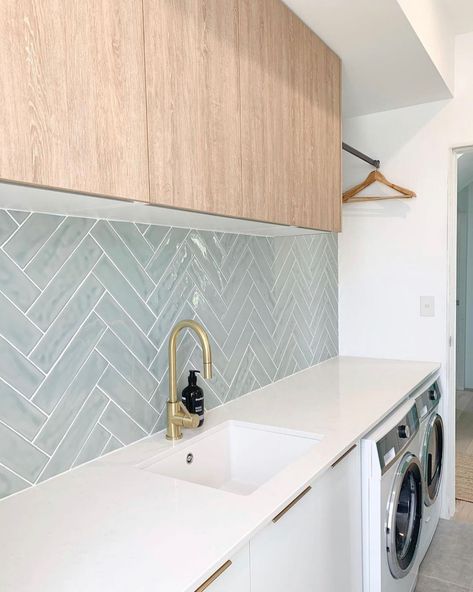 Laundry Splashback, Laundry Room Tile, Dream Laundry Room, Laundry Room Renovation, Laundry Design, Modern Laundry Rooms, Laundry Room Remodel, Laundry Room Inspiration, Blue Tile