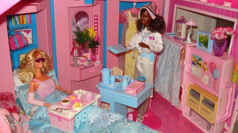 Barbie Home and Office Case Set Up as a Hospital Room Barbie Hospital, Barbie Office, Barbie Home, Western Barbie, Doll Hospital, Winking Eye, Barbie Room, Hospital Room, Barbie House