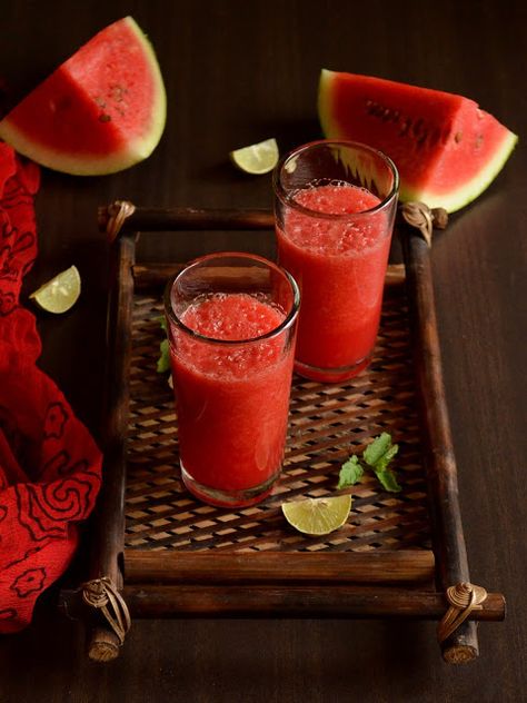 Juice Photography, Fresh Watermelon Juice, Pie Pictures, Watermelon Juice Recipe, Watermelon Drink, Refreshing Drinks Recipes, Apple Pies, Fresh Watermelon, Watermelon Juice