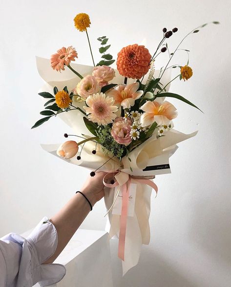 Wedding Invitations Arch, Korean Bouquet, Pastel Wedding Invitations, Flower Boquet, Orange Bouquets, Teacher Valentine Gifts, Paper Flower Decor, Hand Flowers, Arch Design