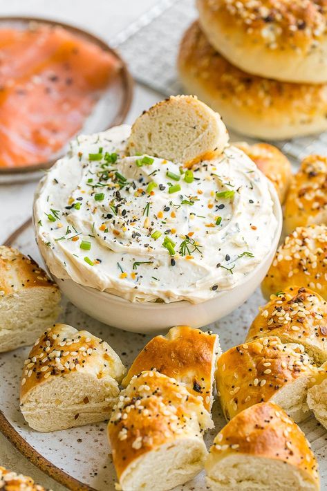 Easy Everything Bagel Dip Recipe Everything Bagel Appetizer, Everything Bagel Cream Cheese Dip, Dip With Baguettes, Spreads For Bagels, Different Bagel Flavors, Everything Bagel Dip Recipe, Brunch Dips Appetizers, Baby Shower Dips, Breakfast Dips Brunch