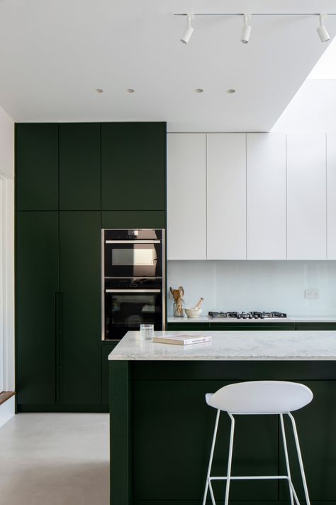 Oliver Leech Architects - Reeve Wood Kube Kitchen, Wood Kitchen Interior Design, Deep Green Kitchen, Green Glamour, Olive Wood Kitchen, Olive Green Kitchen, Dark Green Kitchen, Bold Kitchen, Green Kitchen Cabinets