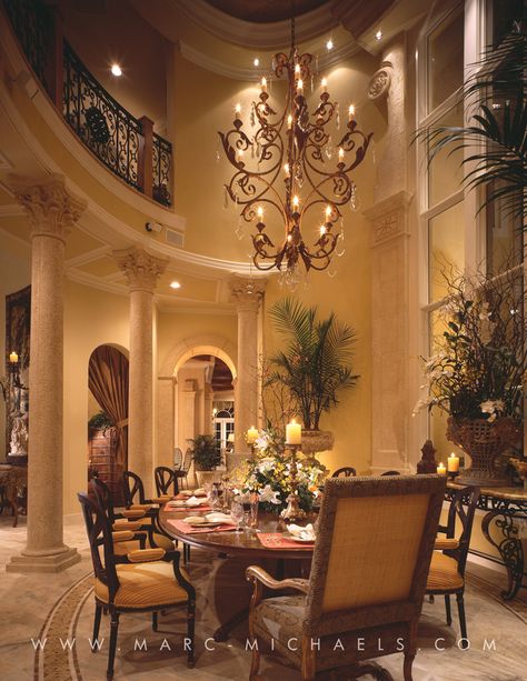 Interior Design Country, Mediterranean Dining, Mediterranean Dining Room, Dining Room Design Luxury, Luxurious Dining Room, Dining Room Spaces, Mediterranean Home Decor, Tuscan House, Home Luxury