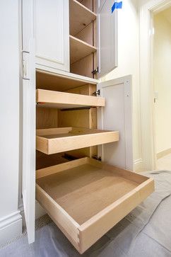 Pull-out doors instead of too deep shelves - allows access to the farthest back space Bathroom Linen Closet, Kitchen Pantry Cupboard, Deep Closet, Closet Redo, Airing Cupboard, Contemporary Closet, Hallway Closet, Pantry Cupboard, Closet Shelf Organization